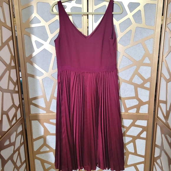 NWT BANANA REPUBLIC Wine Pleated Satin & Chiffon Dress - Picture 5 of 13